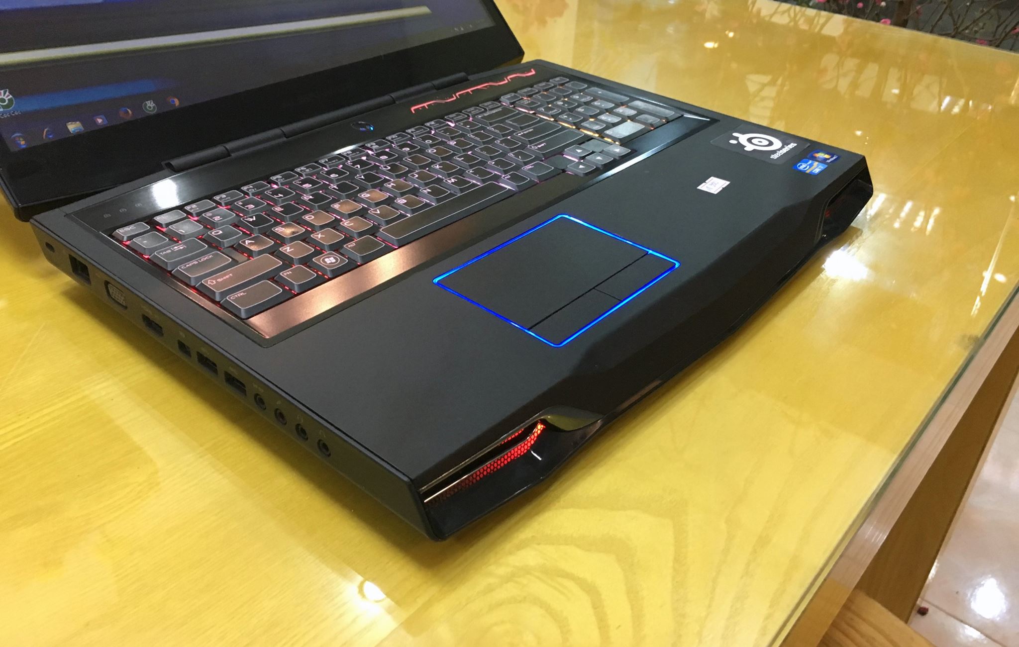Laptop DELL ALIENWARE M17X R4-4.jpg
